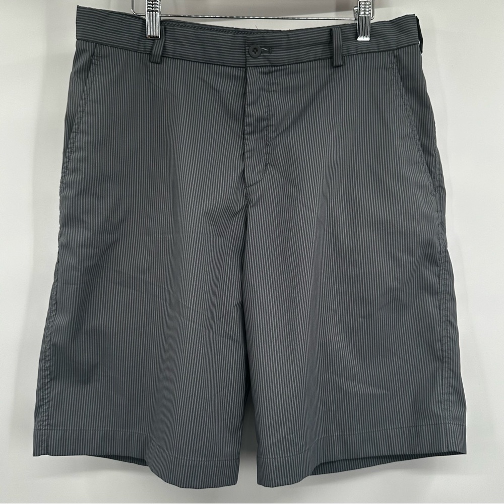 Nike Golf Shorts Mens size 34 Gray Stripe Flat Front Performance Stretch Dri-fit